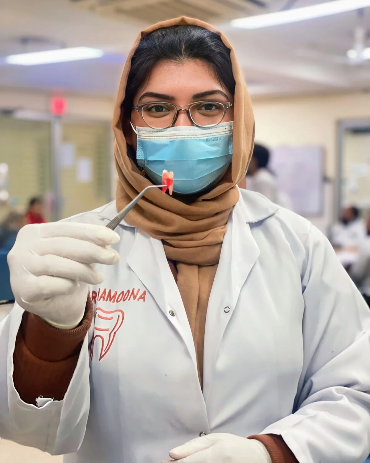 Dr. Mamoona Shaheer, female dentist at Life Care Dental Center in Faisalabad